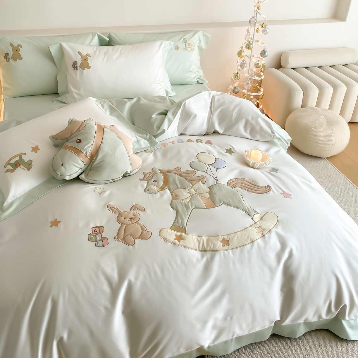 91家纺网 家纺一手货源 找家纺 （总）FORTWO家纺原创设计（FOR TWO家纺） 2026新款50长绒棉拼角贴布绣四件套-幸运木马