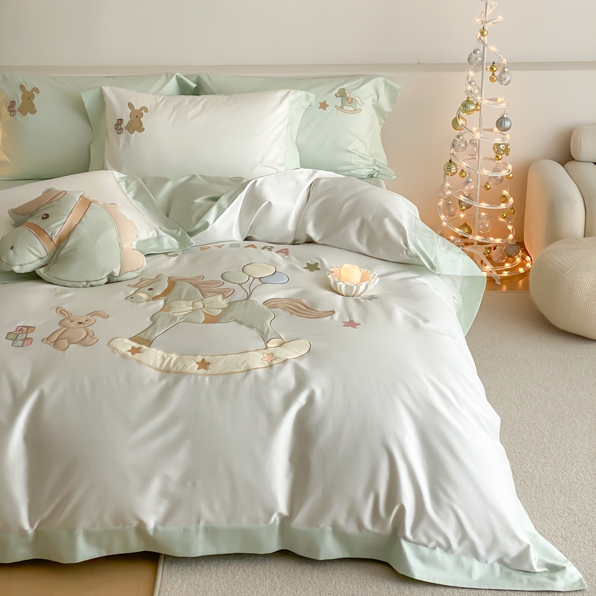 91家纺网 家纺一手货源 找家纺 （总）FORTWO家纺原创设计（FOR TWO家纺） 2026新款50长绒棉拼角贴布绣四件套-幸运木马