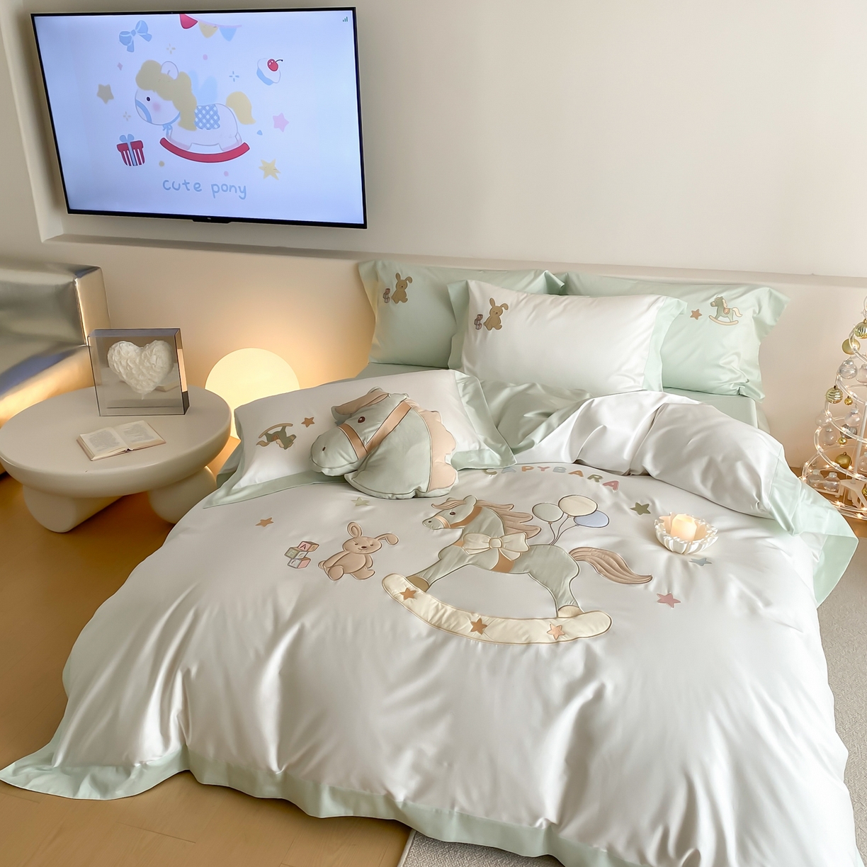 91家纺网 家纺一手货源 找家纺 （总）FORTWO家纺原创设计（FOR TWO家纺） 2026新款50长绒棉拼角贴布绣四件套-幸运木马