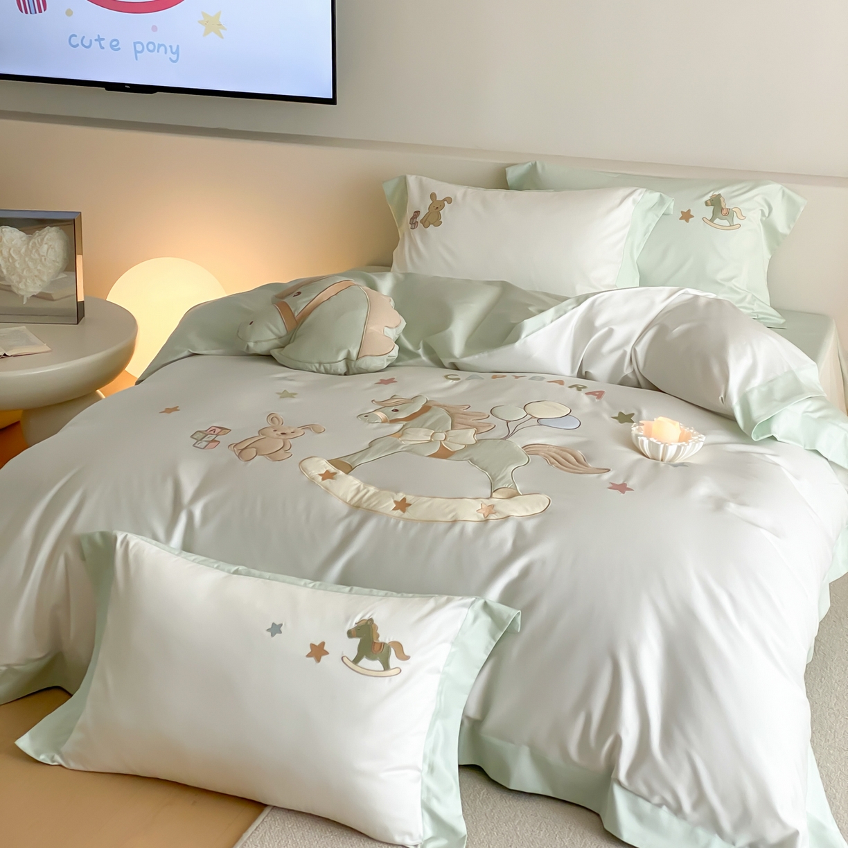 91家纺网 家纺一手货源 找家纺 （总）FORTWO家纺原创设计（FOR TWO家纺） 2026新款50长绒棉拼角贴布绣四件套-幸运木马