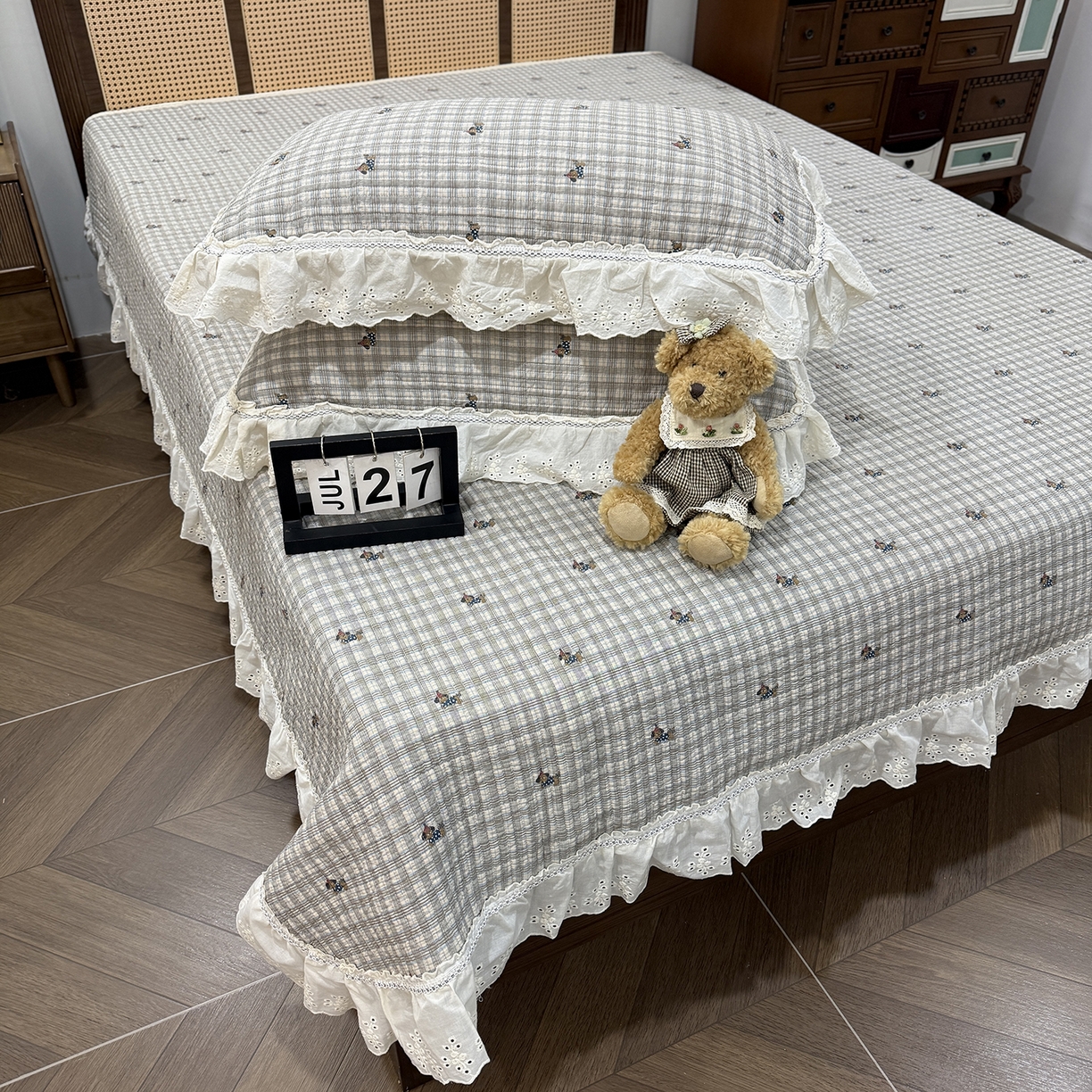 91家纺网 家纺一手货源 找家纺 （总）欣宜家纺 2026新款法式双面全棉填充棉花加厚花边床盖三件套