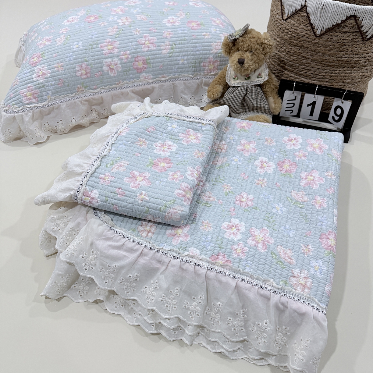 91家纺网 家纺一手货源 找家纺 （总）欣宜家纺 2026新款法式双面全棉填充棉花加厚花边床盖三件套