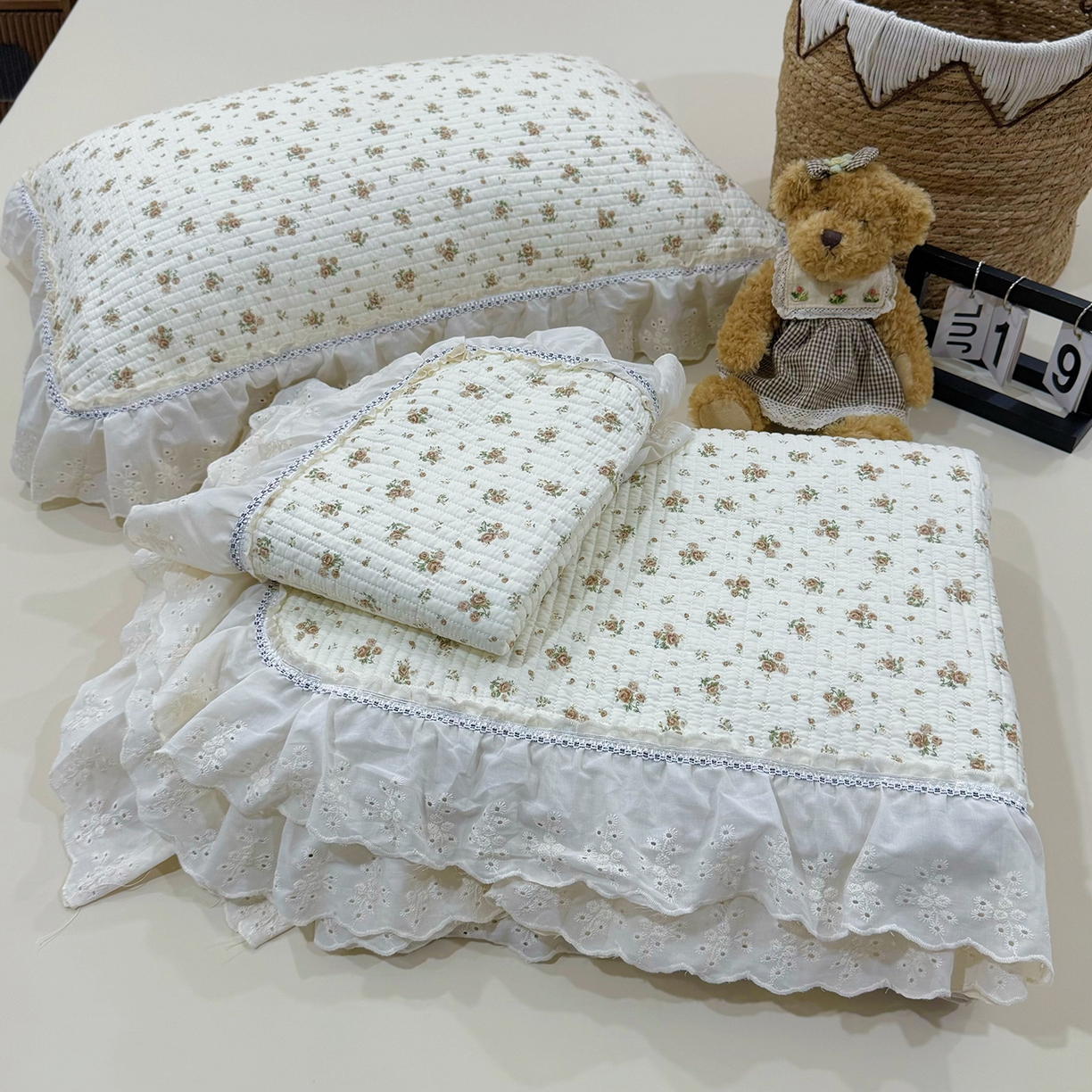 91家纺网 家纺一手货源 找家纺 （总）欣宜家纺 2026新款法式双面全棉填充棉花加厚花边床盖三件套