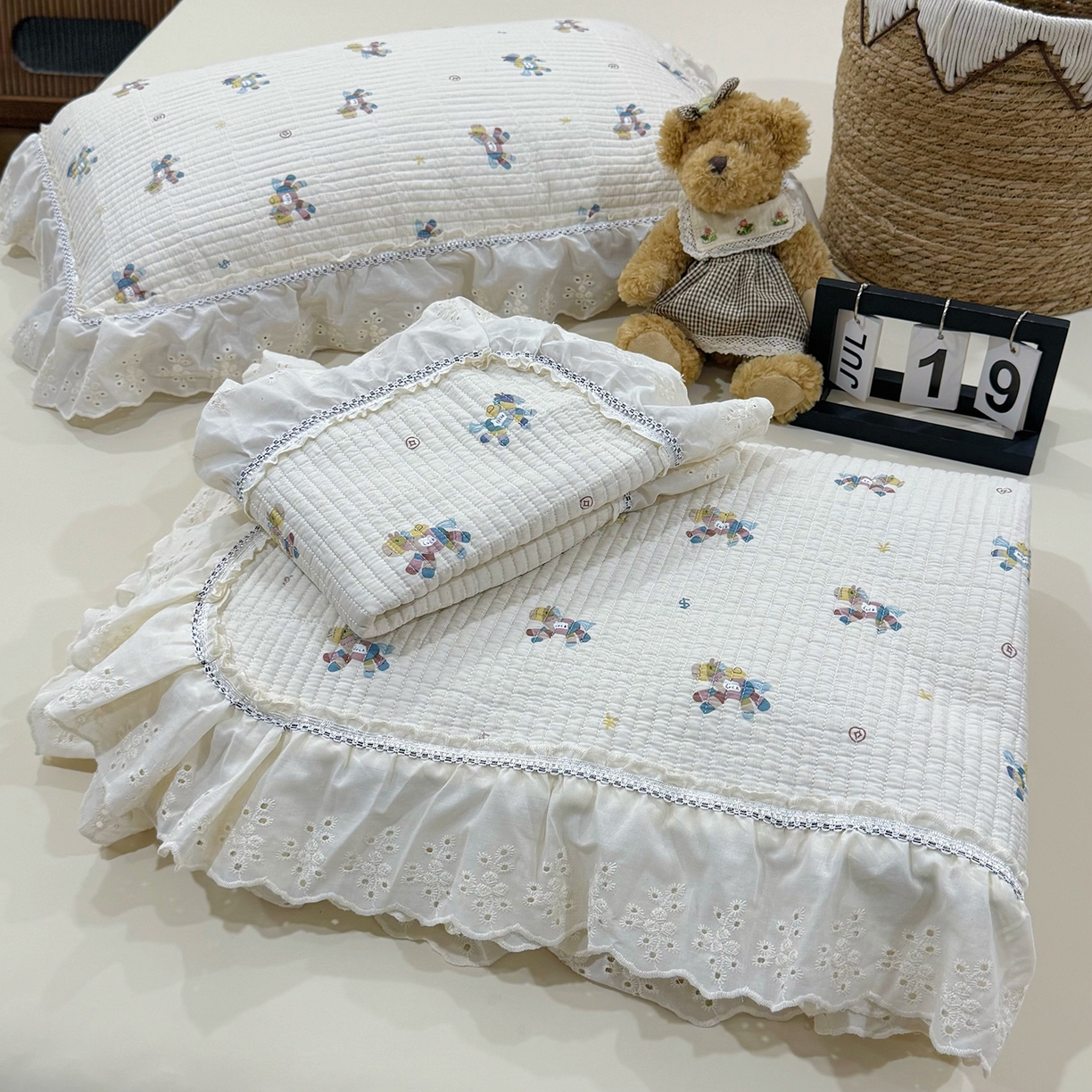 91家纺网 家纺一手货源 找家纺 （总）欣宜家纺 2026新款法式双面全棉填充棉花加厚花边床盖三件套