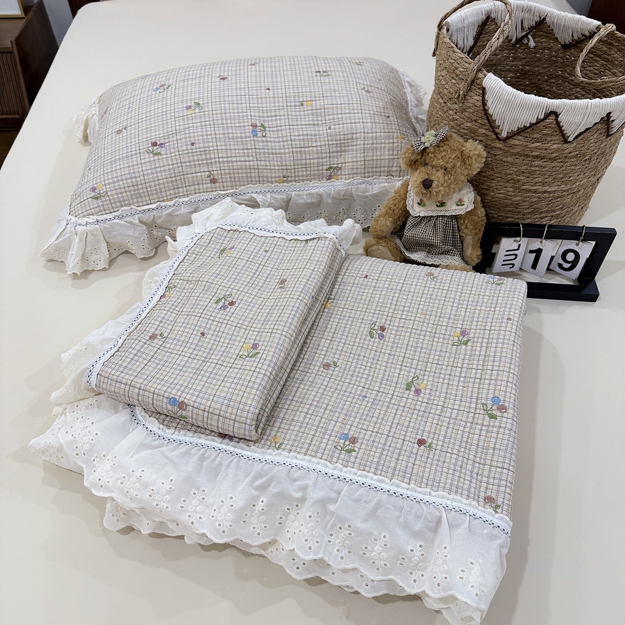 91家纺网 家纺一手货源 找家纺 （总）欣宜家纺 2026新款法式双面全棉填充棉花加厚花边床盖三件套