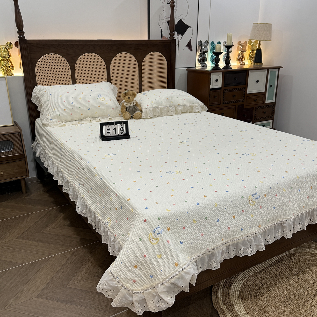 91家纺网 家纺一手货源 找家纺 欣宜家纺 2026新款法式双面全棉填充棉花加厚花边床盖三件套 繁星