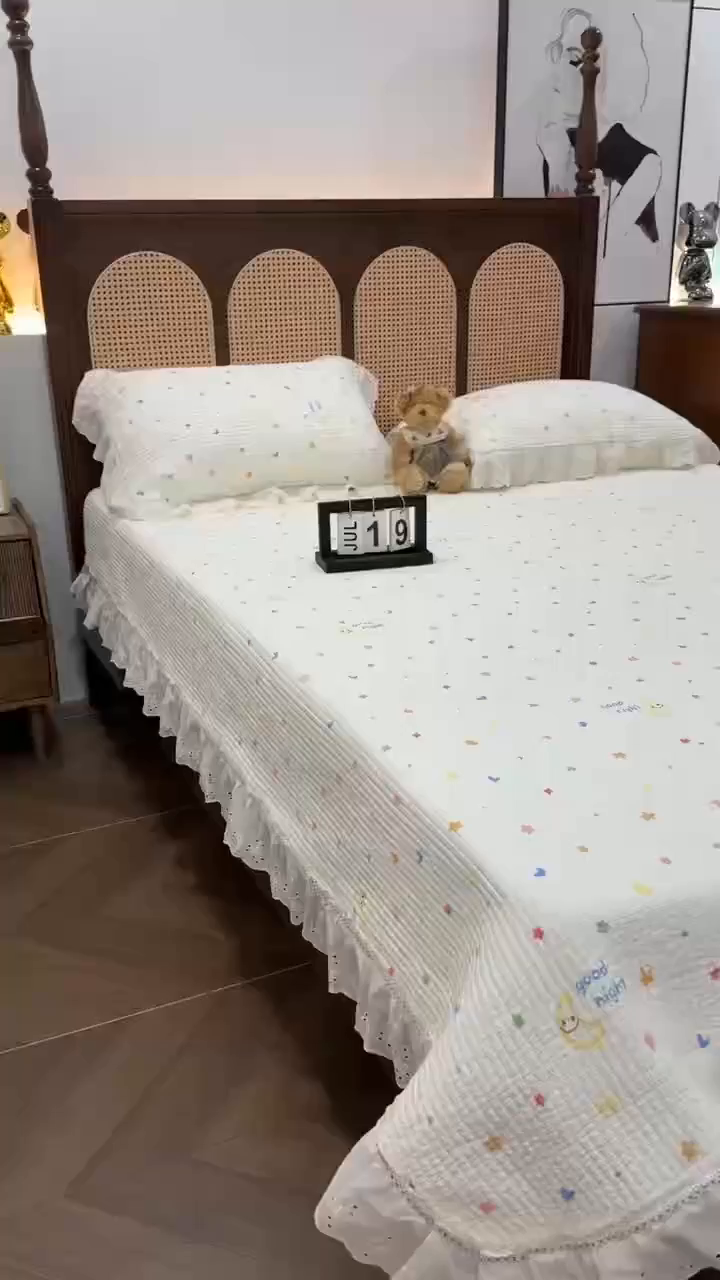 91家纺网 家纺一手货源 找家纺 欣宜家纺 2026新款法式双面全棉填充棉花加厚花边床盖三件套 繁星