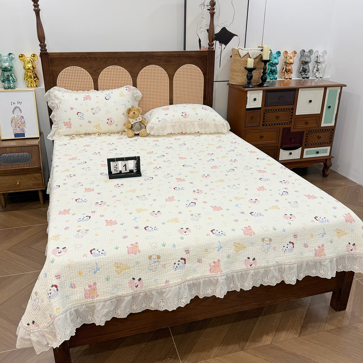 91家纺网 家纺一手货源 找家纺 欣宜家纺 2026新款法式双面全棉填充棉花加厚花边床盖三件套 魔法伙伴