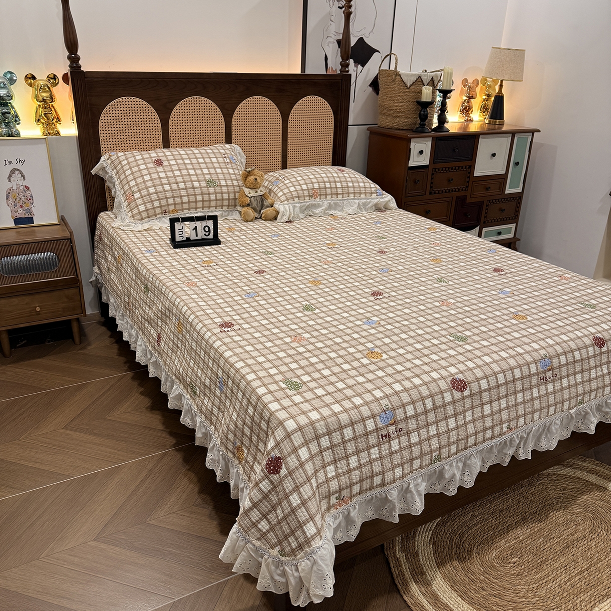 91家纺网 家纺一手货源 找家纺 欣宜家纺 2026新款法式双面全棉填充棉花加厚花边床盖三件套 南瓜绘