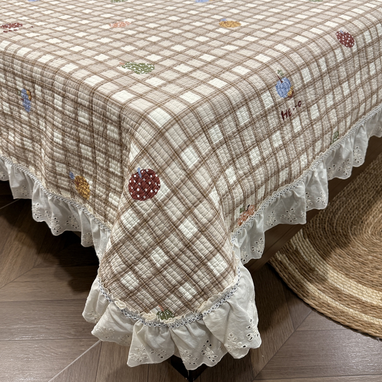 91家纺网 家纺一手货源 找家纺 欣宜家纺 2026新款法式双面全棉填充棉花加厚花边床盖三件套 南瓜绘