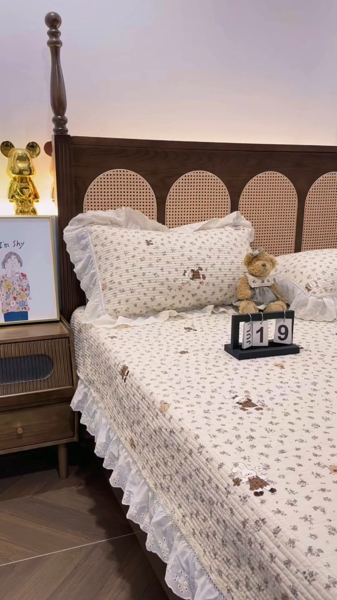 91家纺网 家纺一手货源 找家纺 欣宜家纺 2026新款法式双面全棉填充棉花加厚花边床盖三件套 南瓜甜心