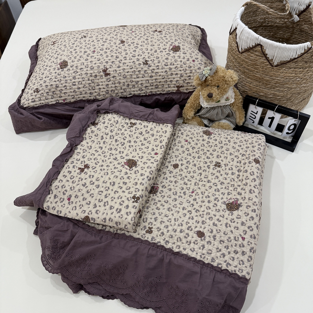 欣宜家纺 2026新款法式双面全棉填充棉花加厚花边床盖三件套 千禧少女-咖