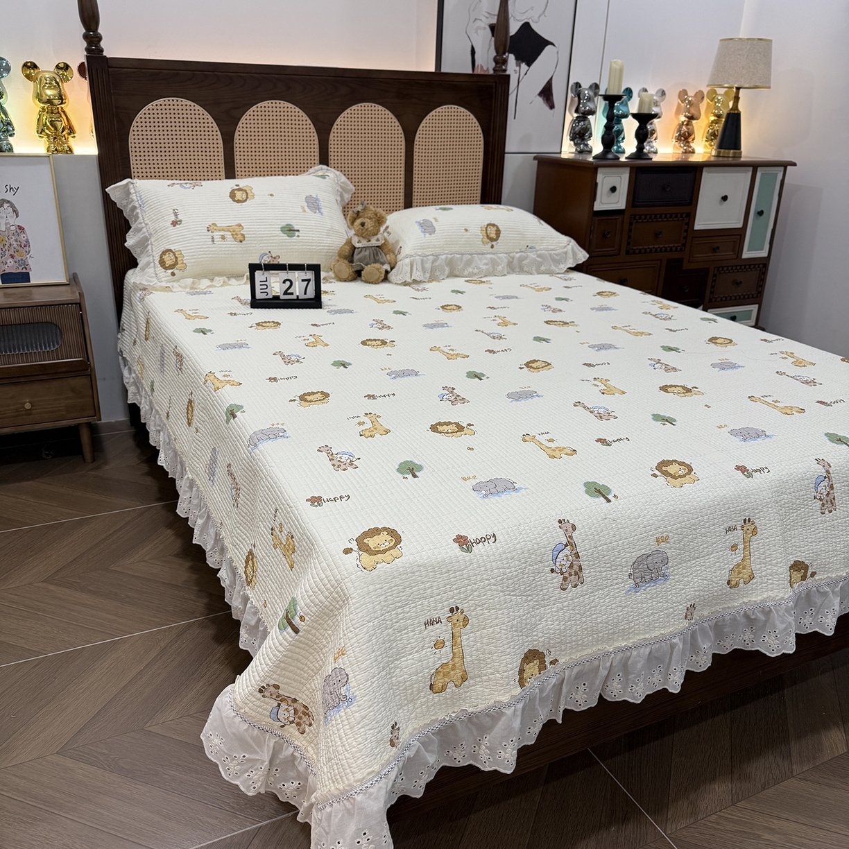 91家纺网 家纺一手货源 找家纺 欣宜家纺 2026新款法式双面全棉填充棉花加厚花边床盖三件套 游乐园