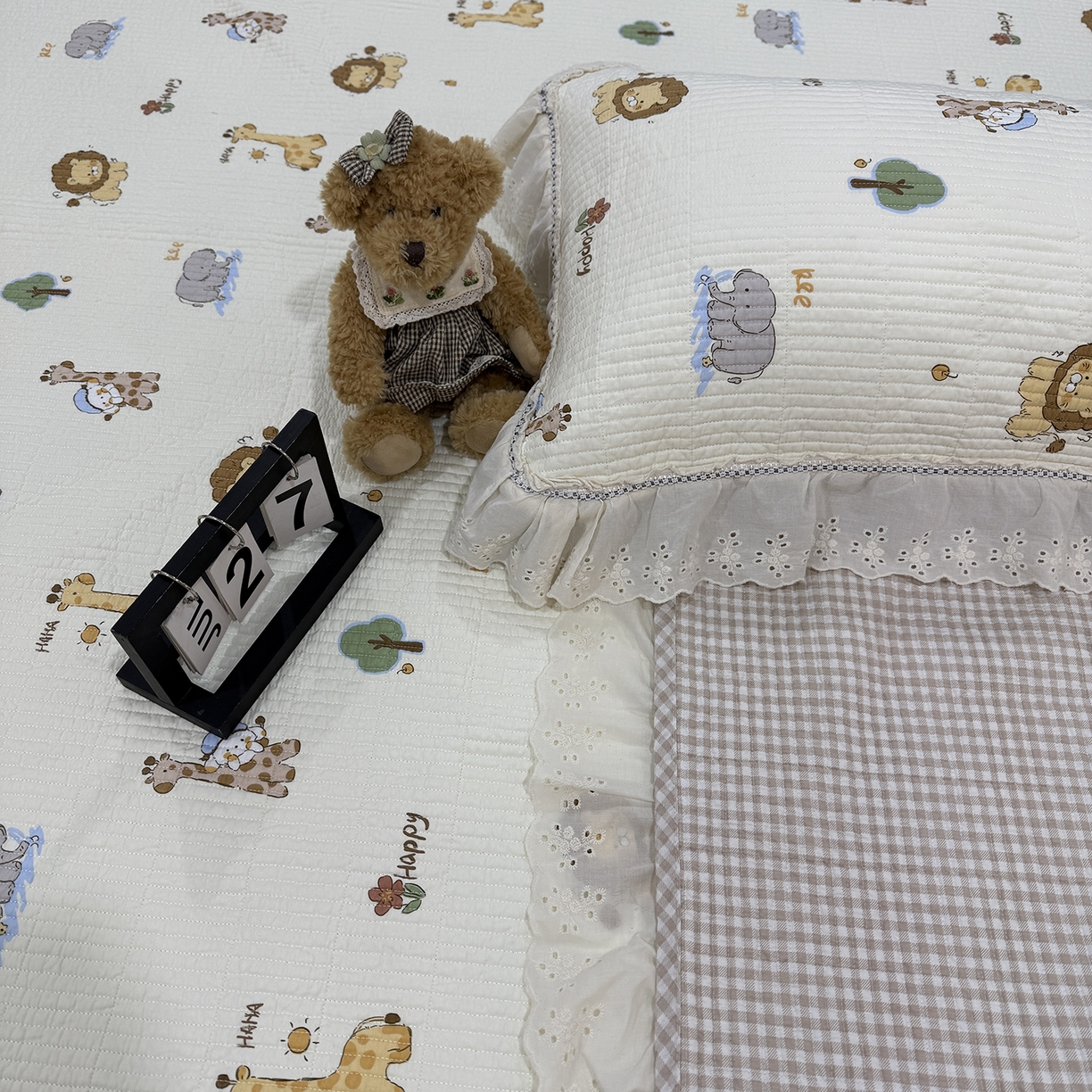 91家纺网 家纺一手货源 找家纺 欣宜家纺 2026新款法式双面全棉填充棉花加厚花边床盖三件套 游乐园