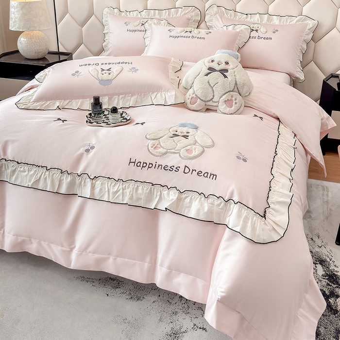 91家纺网 家纺一手货源 找家纺 （总）丞音家纺 2026新款卡通风少女心A类50s双股100支贡缎长绒棉四件套刺绣全棉被套绣花床笠高档礼盒装