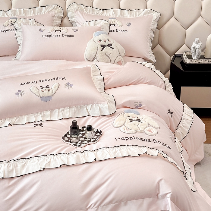 91家纺网 家纺一手货源 找家纺 （总）丞音家纺 2026新款卡通风少女心A类50s双股100支贡缎长绒棉四件套刺绣全棉被套绣花床笠高档礼盒装