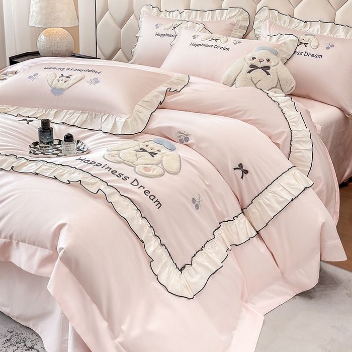 91家纺网 家纺一手货源 找家纺 （总）丞音家纺 2026新款卡通风少女心A类50s双股100支贡缎长绒棉四件套刺绣全棉被套绣花床笠高档礼盒装