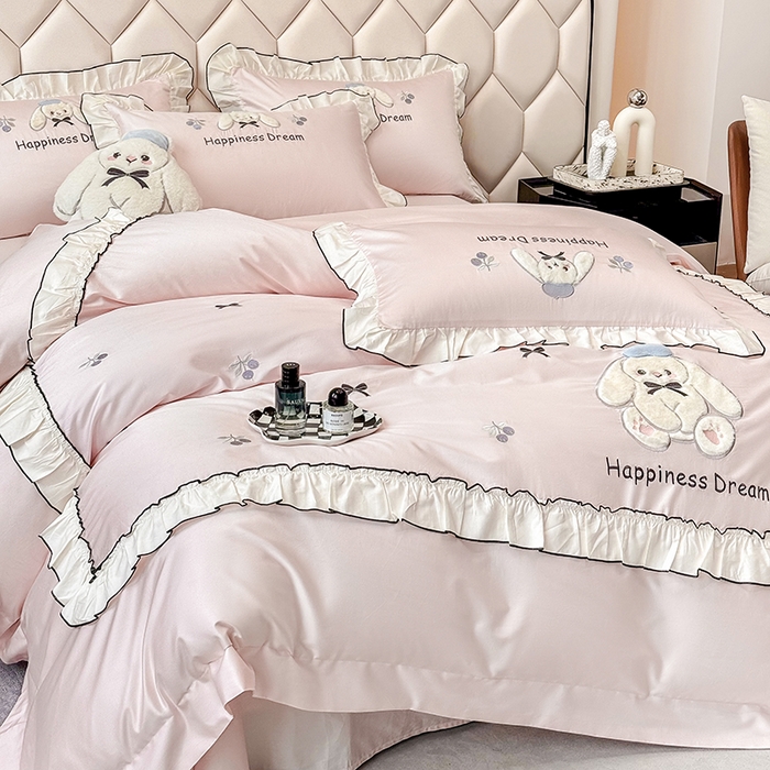 91家纺网 家纺一手货源 找家纺 （总）丞音家纺 2026新款卡通风少女心A类50s双股100支贡缎长绒棉四件套刺绣全棉被套绣花床笠高档礼盒装