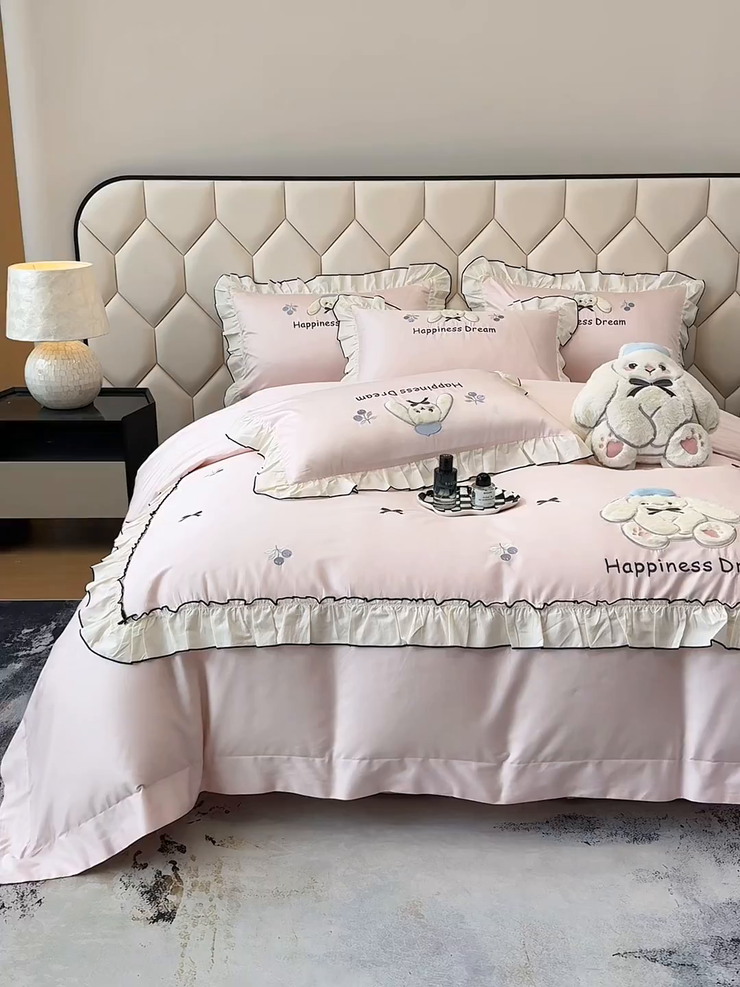 91家纺网 家纺一手货源 找家纺 （总）丞音家纺 2026新款卡通风少女心A类50s双股100支贡缎长绒棉四件套刺绣全棉被套绣花床笠高档礼盒装