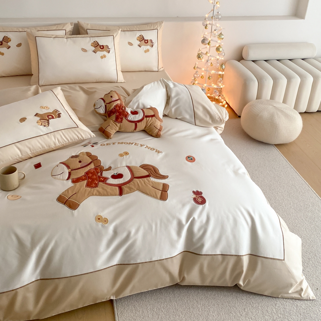 91家纺网 家纺一手货源 找家纺 （总）FORTWO家纺原创设计（FOR TWO家纺） 2026新款50长绒棉拼角贴布绣四件套-马上有钱