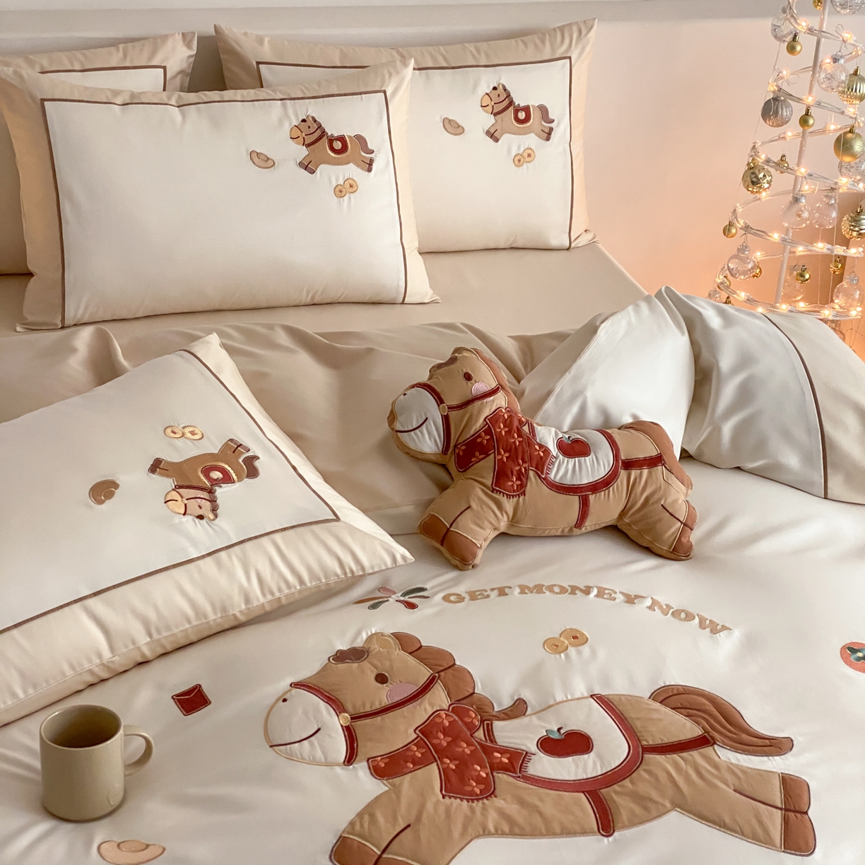 91家纺网 家纺一手货源 找家纺 （总）FORTWO家纺原创设计（FOR TWO家纺） 2026新款50长绒棉拼角贴布绣四件套-马上有钱