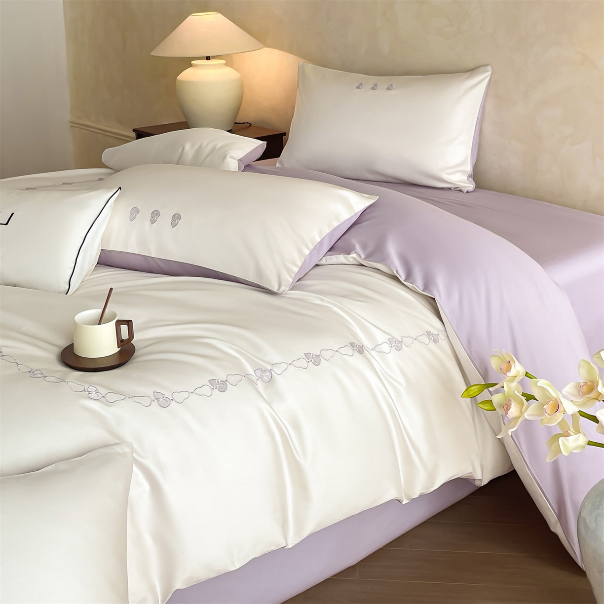 蓝米卡夫 2026春季新款-60S长绒棉贡缎刺绣系列四件套-福芦（礼盒） 福芦-奶昔白+丁香紫