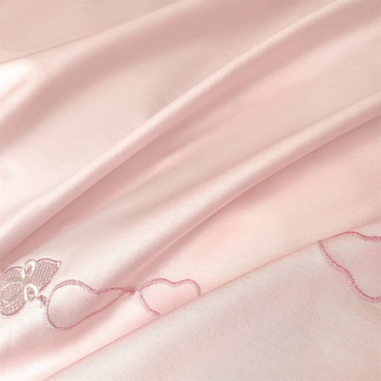 91家纺网 家纺一手货源 找家纺 （总）蓝米卡夫 2026春季新款-60S长绒棉贡缎刺绣系列四件套-福芦（礼盒）