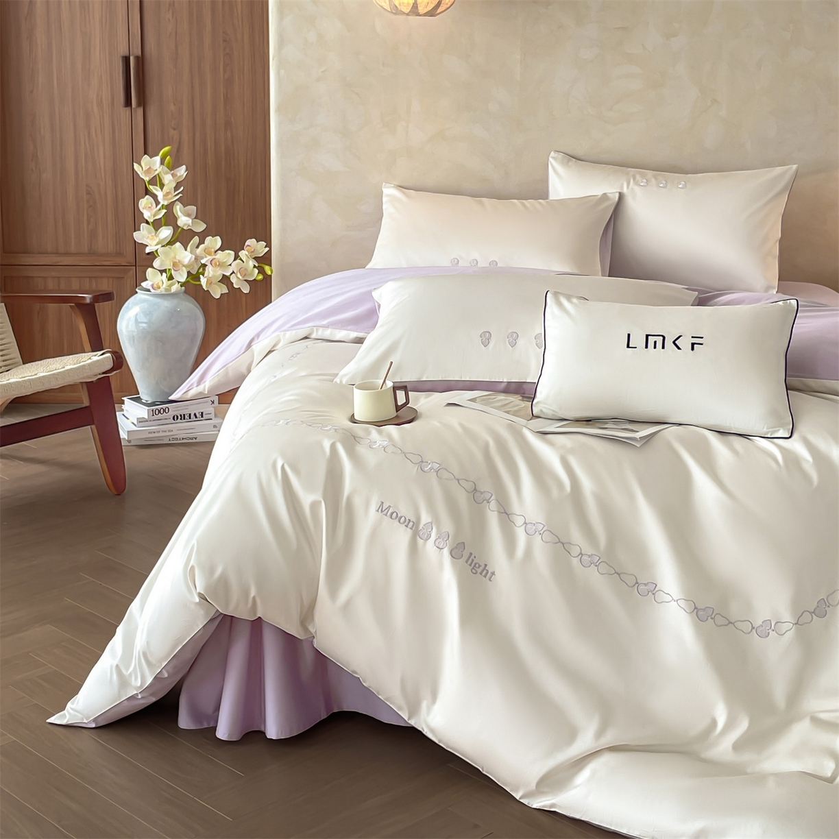 91家纺网 家纺一手货源 找家纺 蓝米卡夫 2026春季新款-60S长绒棉贡缎刺绣系列四件套-福芦（礼盒） 福芦-奶昔白+丁香紫