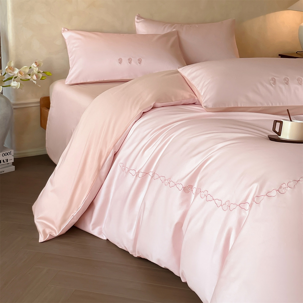 91家纺网 家纺一手货源 找家纺 （总）蓝米卡夫 2026春季新款-60S长绒棉贡缎刺绣系列四件套-福芦（礼盒）