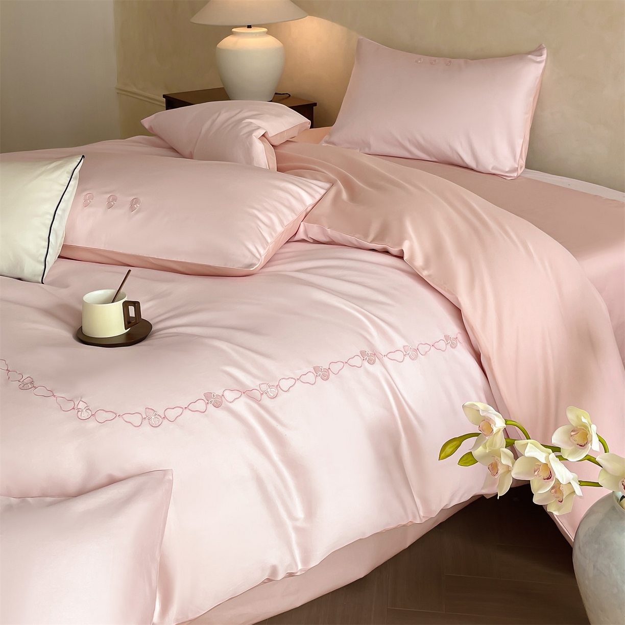 蓝米卡夫 2026春季新款-60S长绒棉贡缎刺绣系列四件套-福芦（礼盒） 福芦-优雅粉+奶油粉