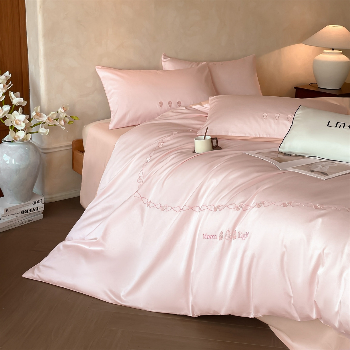 91家纺网 家纺一手货源 找家纺 （总）蓝米卡夫 2026春季新款-60S长绒棉贡缎刺绣系列四件套-福芦（礼盒）