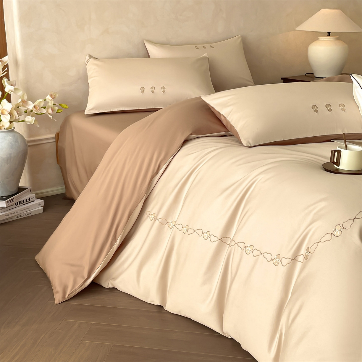 91家纺网 家纺一手货源 找家纺 蓝米卡夫 2026春季新款-60S长绒棉贡缎刺绣系列四件套-福芦（礼盒） 福芦-玛卡+可可棕