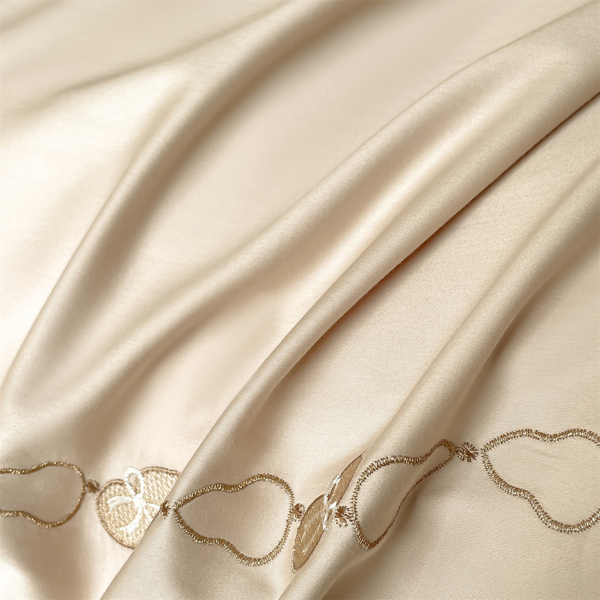 91家纺网 家纺一手货源 找家纺 蓝米卡夫 2026春季新款-60S长绒棉贡缎刺绣系列四件套-福芦（礼盒） 福芦-玛卡+可可棕