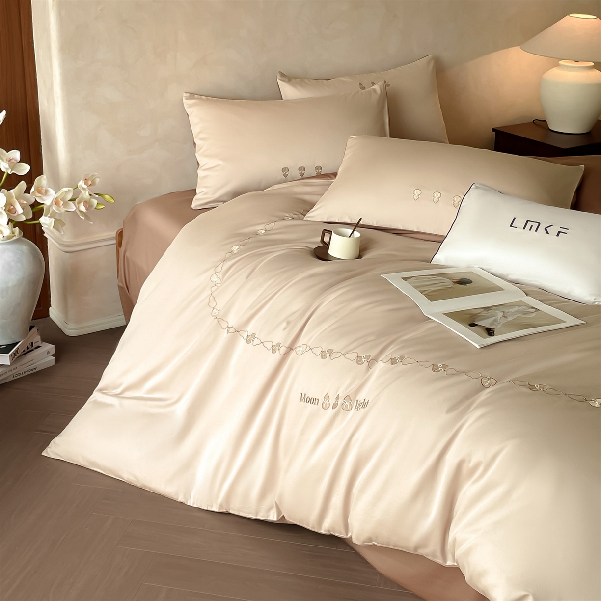 91家纺网 家纺一手货源 找家纺 蓝米卡夫 2026春季新款-60S长绒棉贡缎刺绣系列四件套-福芦（礼盒） 福芦-玛卡+可可棕