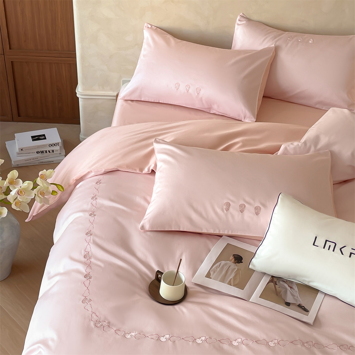 91家纺网 家纺一手货源 找家纺 （总）蓝米卡夫 2026春季新款-60S长绒棉贡缎刺绣系列四件套-福芦（礼盒）