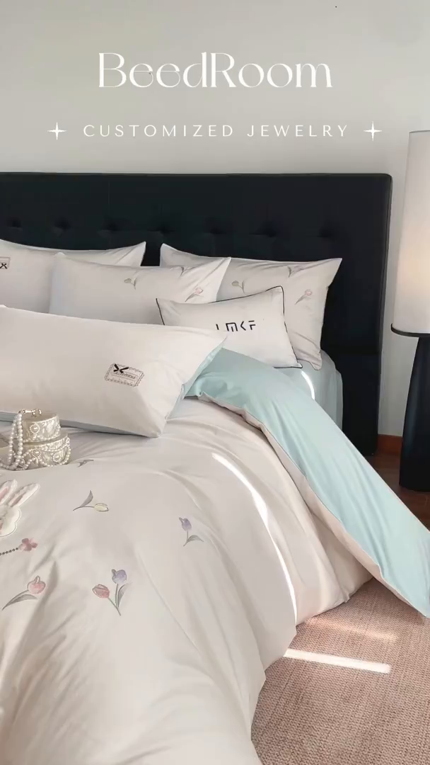 91家纺网 家纺一手货源 找家纺 （总）蓝米卡夫 2026春季新款-60S长绒棉贡缎刺绣系列四件套-郁见小兔（礼盒）