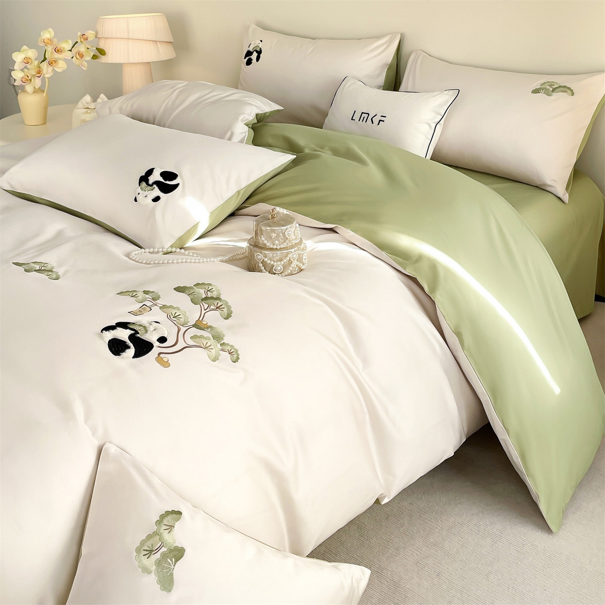 91家纺网 家纺一手货源 找家纺 （总）蓝米卡夫 2026春季新款-60S长绒棉贡缎刺绣系列四件套-放轻松（礼盒）