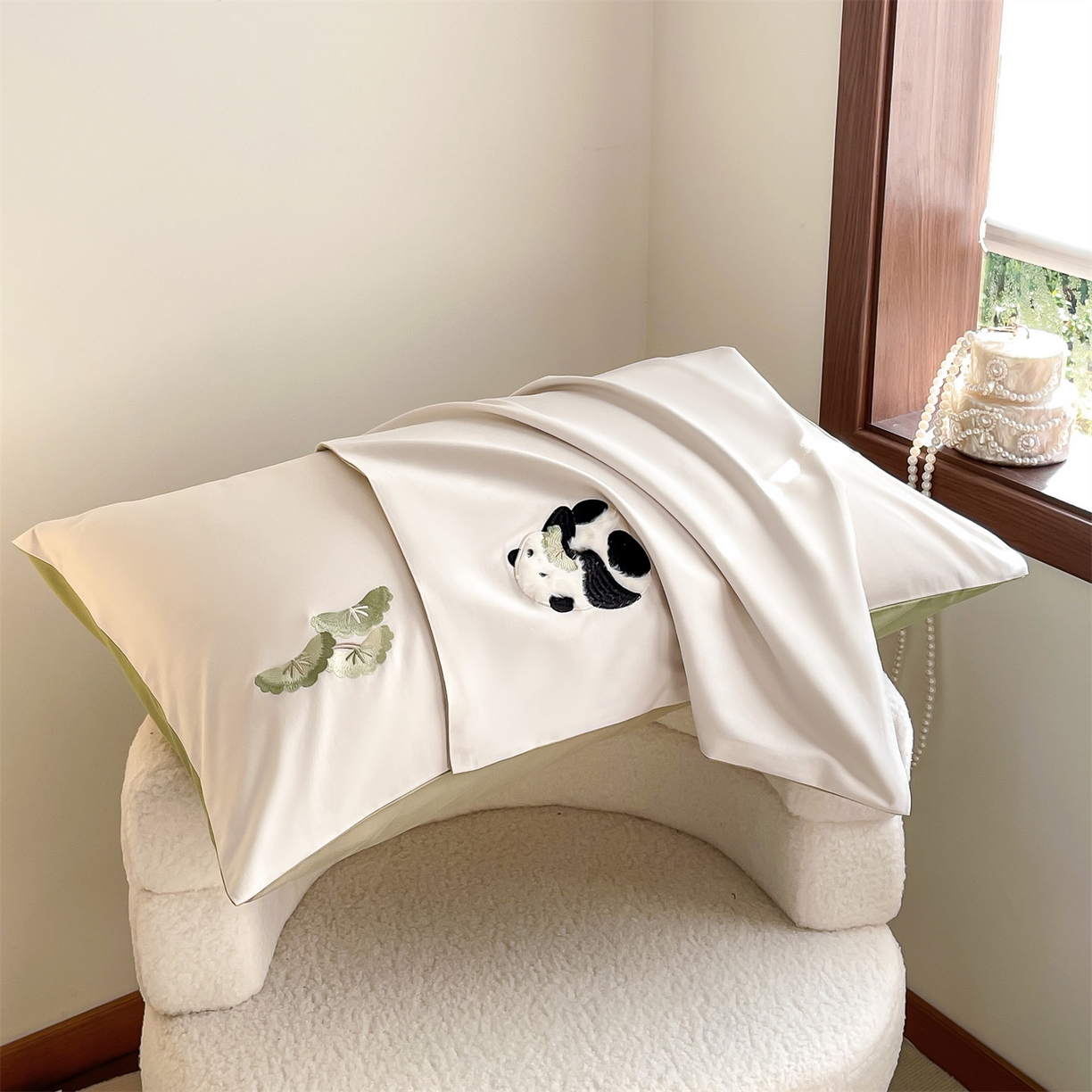 91家纺网 家纺一手货源 找家纺 （总）蓝米卡夫 2026春季新款-60S长绒棉贡缎刺绣系列四件套-放轻松（礼盒）