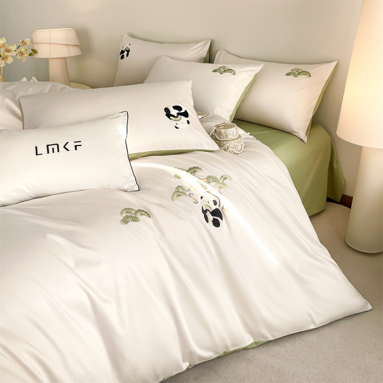 91家纺网 家纺一手货源 找家纺 蓝米卡夫 2026春季新款-60S长绒棉贡缎刺绣系列四件套-放轻松（礼盒） 放轻松-奶昔白+竹青