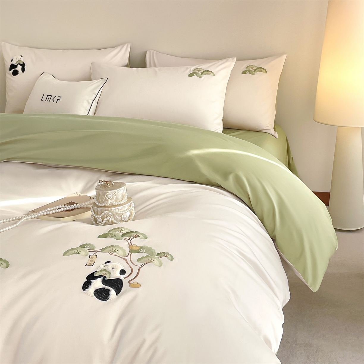 91家纺网 家纺一手货源 找家纺 （总）蓝米卡夫 2026春季新款-60S长绒棉贡缎刺绣系列四件套-放轻松（礼盒）