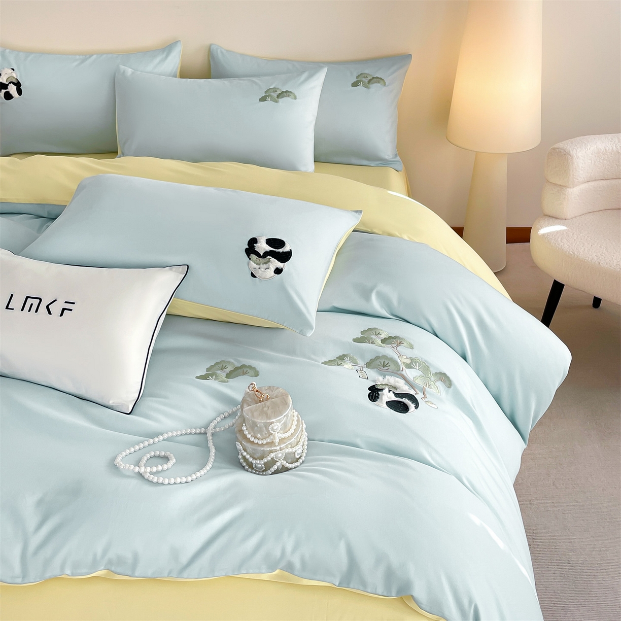 91家纺网 家纺一手货源 找家纺 蓝米卡夫 2026春季新款-60S长绒棉贡缎刺绣系列四件套-放轻松（礼盒） 放轻松-天空蓝+初黄