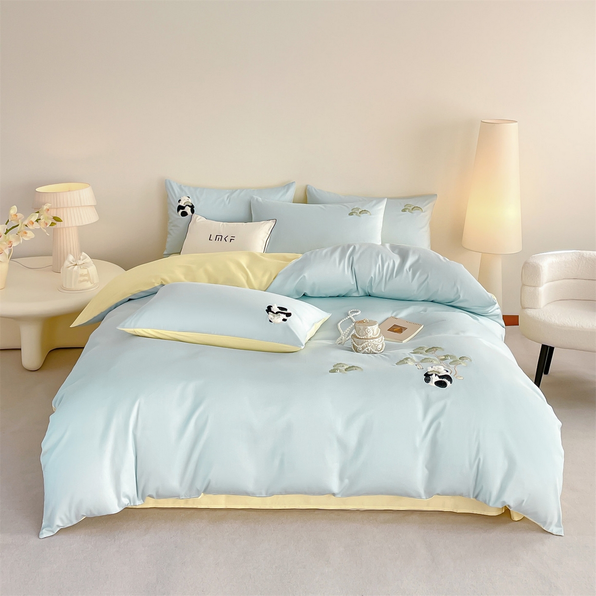 91家纺网 家纺一手货源 找家纺 蓝米卡夫 2026春季新款-60S长绒棉贡缎刺绣系列四件套-放轻松（礼盒） 放轻松-天空蓝+初黄