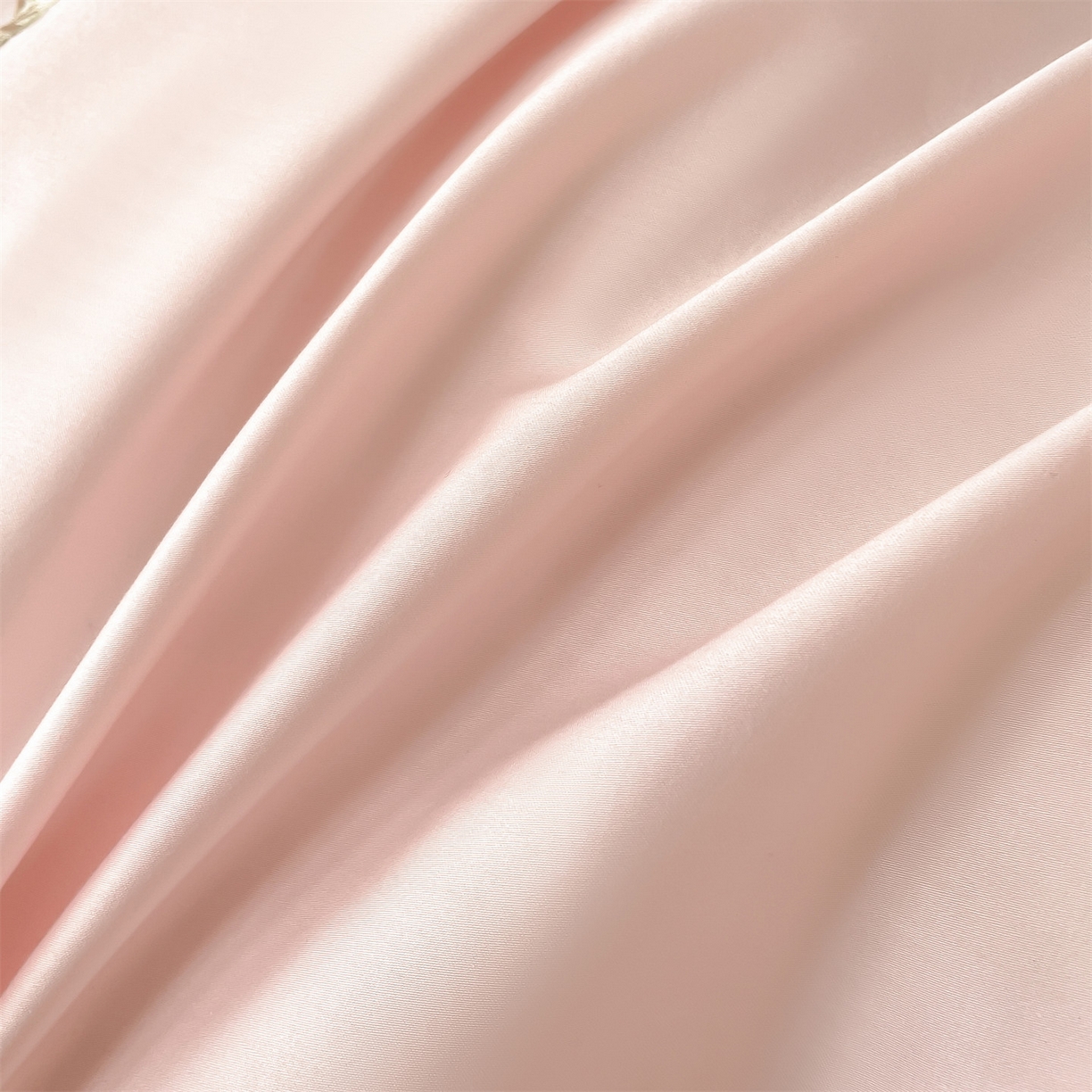 91家纺网 家纺一手货源 找家纺 蓝米卡夫 2026春季新款-60S长绒棉贡缎刺绣系列四件套-放轻松（礼盒） 放轻松-优雅粉+奶油粉