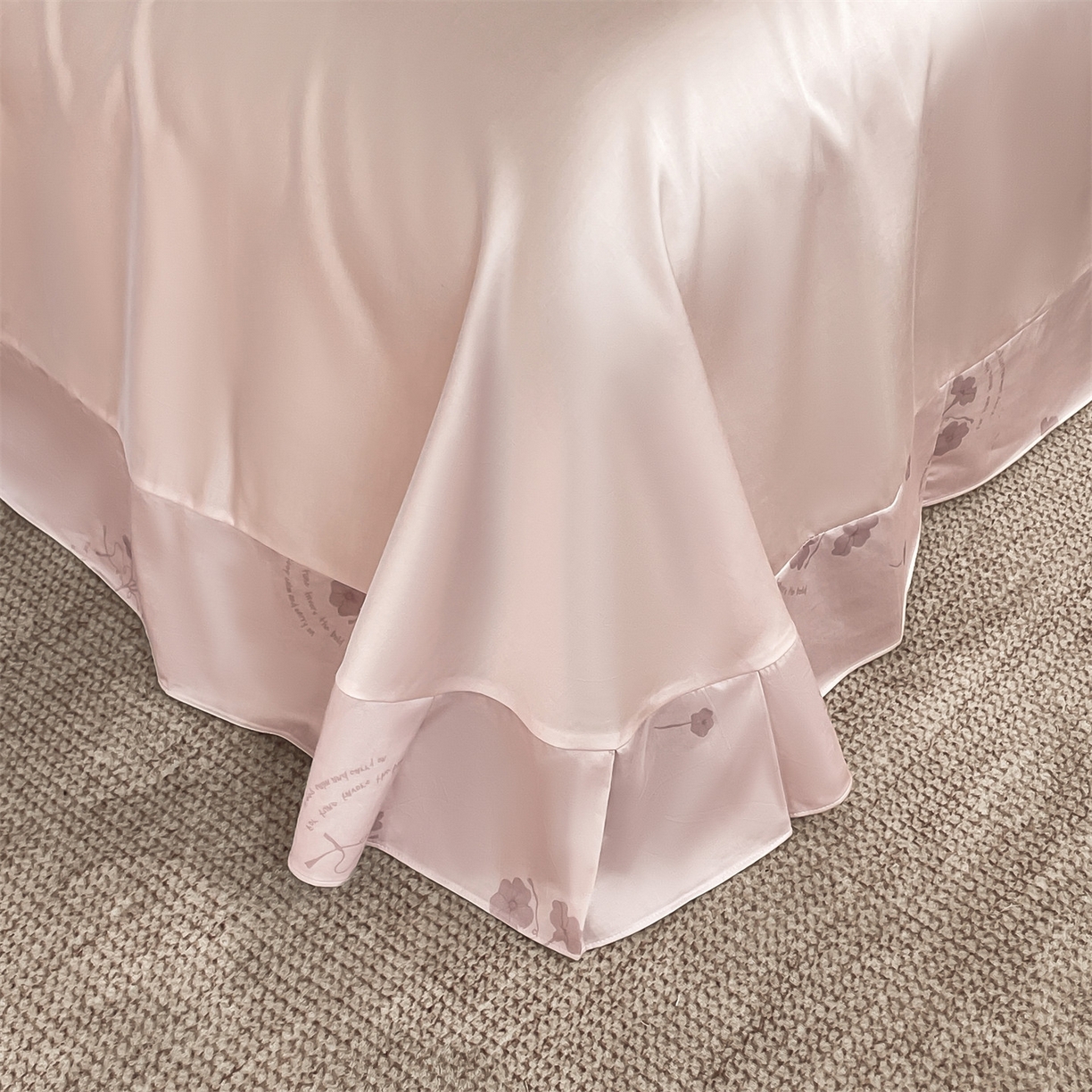 91家纺网 家纺一手货源 找家纺 （总）蓝米卡夫 2026春季新款-60S长绒棉贡缎蝴蝶刺绣花边系列四件套-福蝶吉祥（礼盒）-拍摄风格1