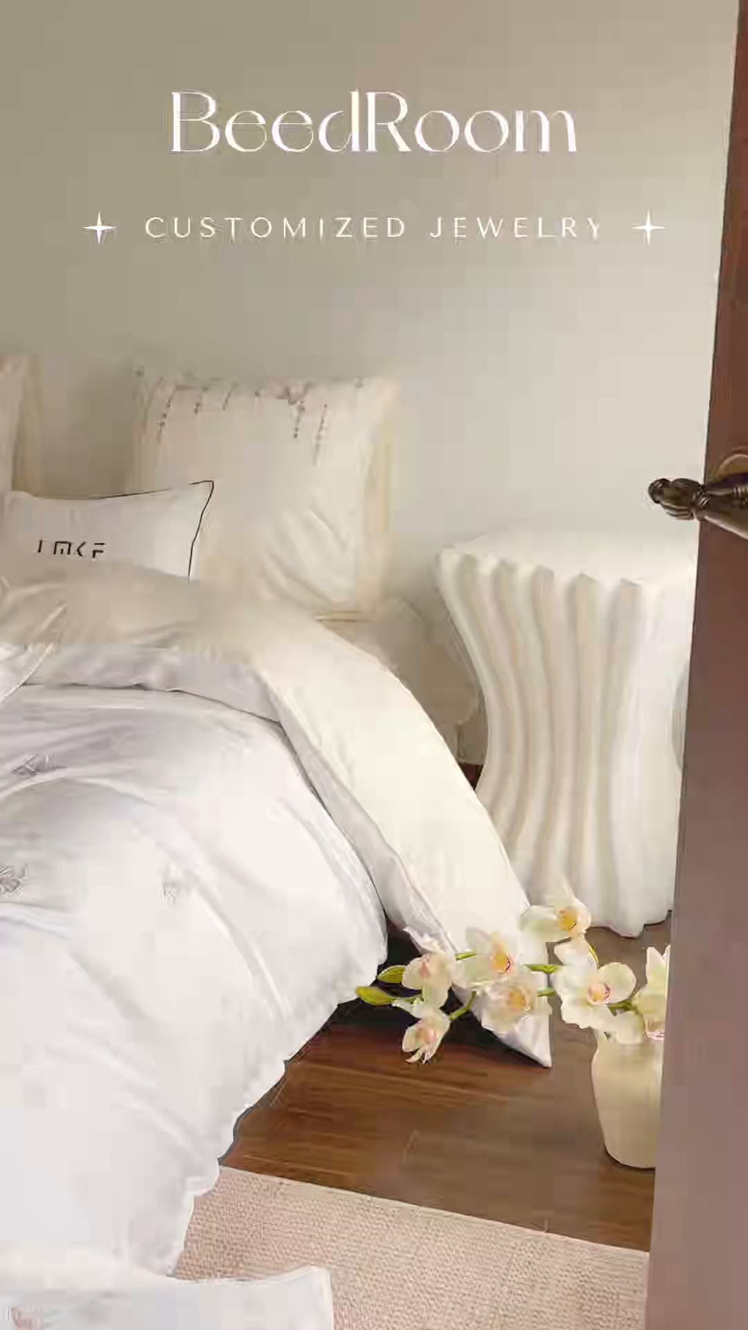 91家纺网 家纺一手货源 找家纺 蓝米卡夫 2026春季新款-60S长绒棉贡缎蝴蝶刺绣花边系列四件套-福蝶吉祥（礼盒）-拍摄风格1 福蝶吉祥-大地色