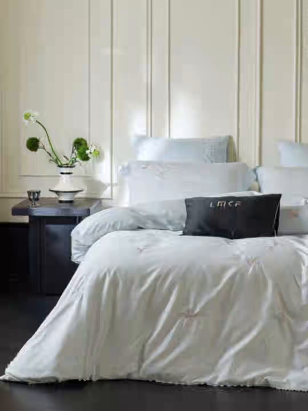 91家纺网 家纺一手货源 找家纺 蓝米卡夫 2026春季新款-60S长绒棉贡缎蝴蝶刺绣花边系列四件套-福蝶吉祥（礼盒）-拍摄风格2 福蝶吉祥-海洋蓝