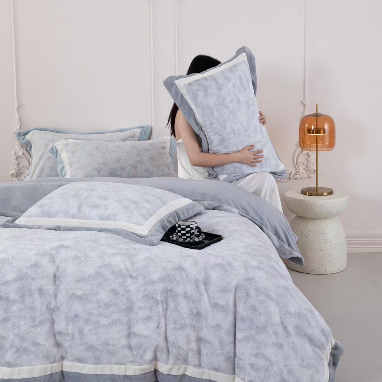 91家纺网 家纺一手货源 找家纺 玖琳家纺 2026新款高端高克重水貂绒四件套 远山 灰色