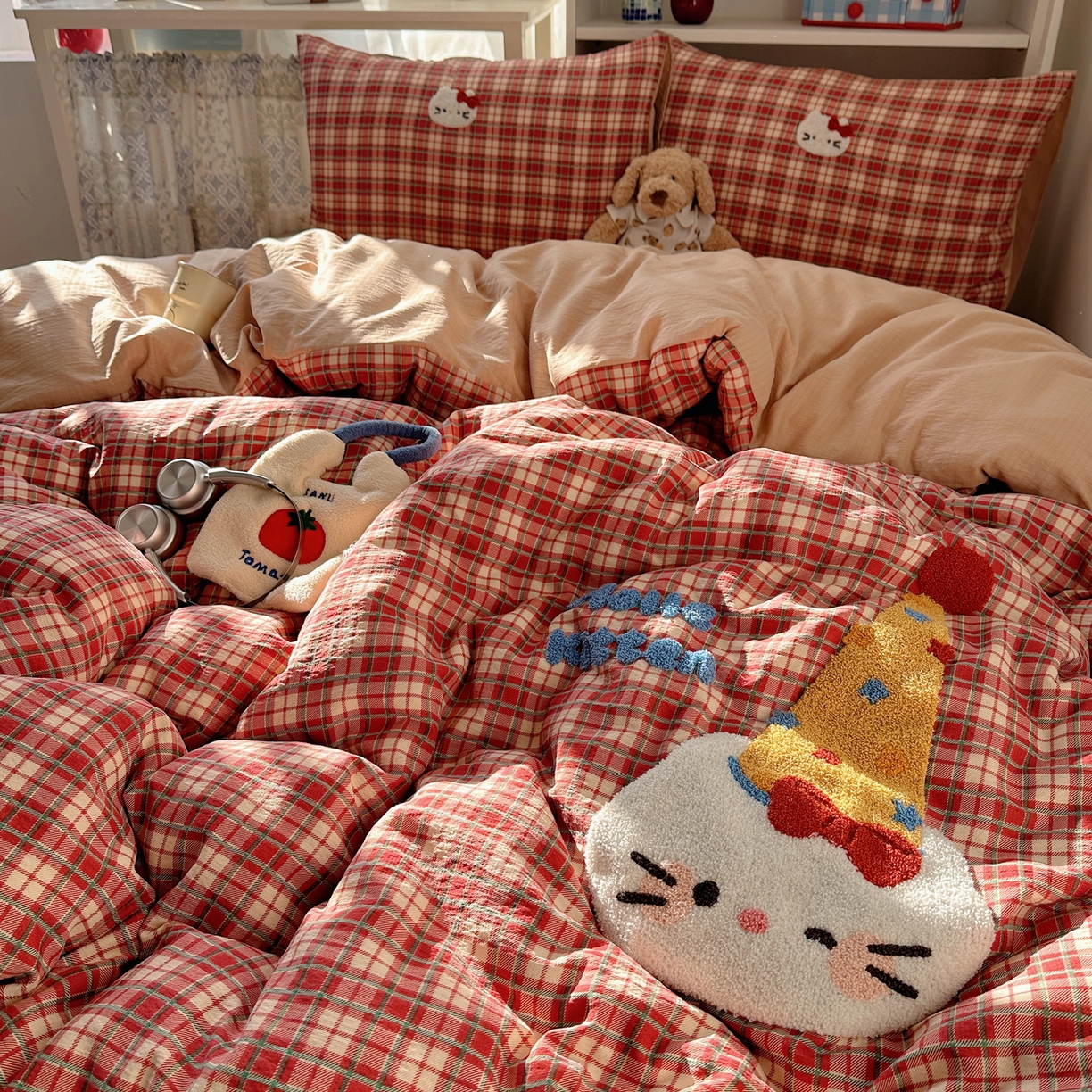 91家纺网 家纺一手货源 找家纺 美乐迪家纺 2026新款云感双层纱毛巾绣四件套 大脸猫