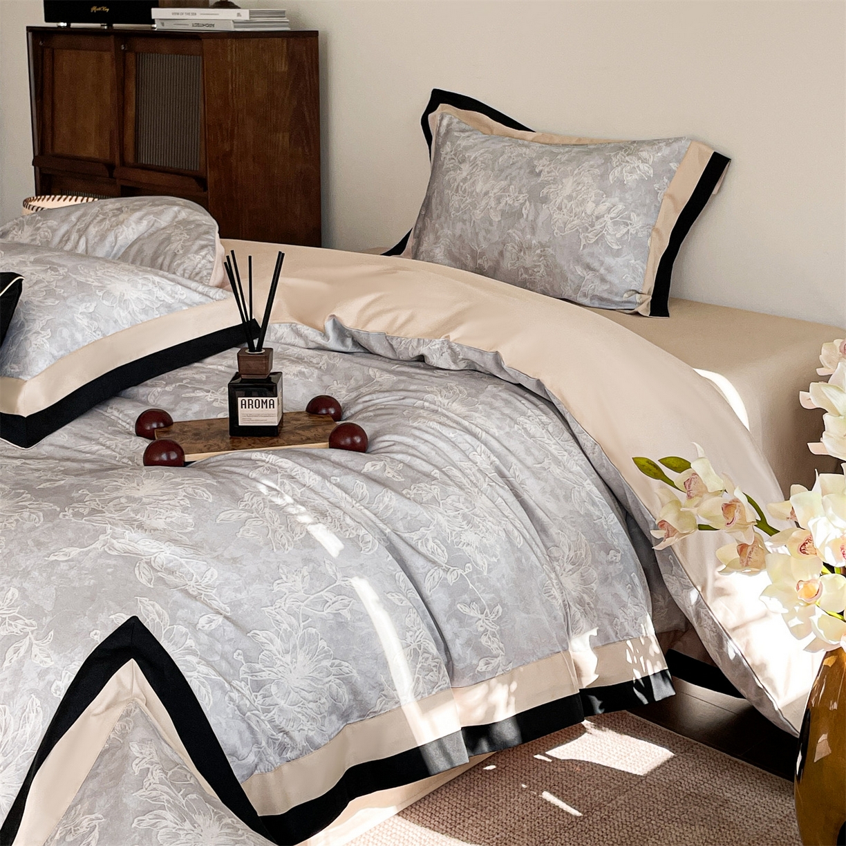 91家纺网 家纺一手货源 找家纺 （总）蓝米卡夫 2026春季新款-60S长绒棉数码印花贡缎双拼角系列四件套-巴音布鲁（礼盒）