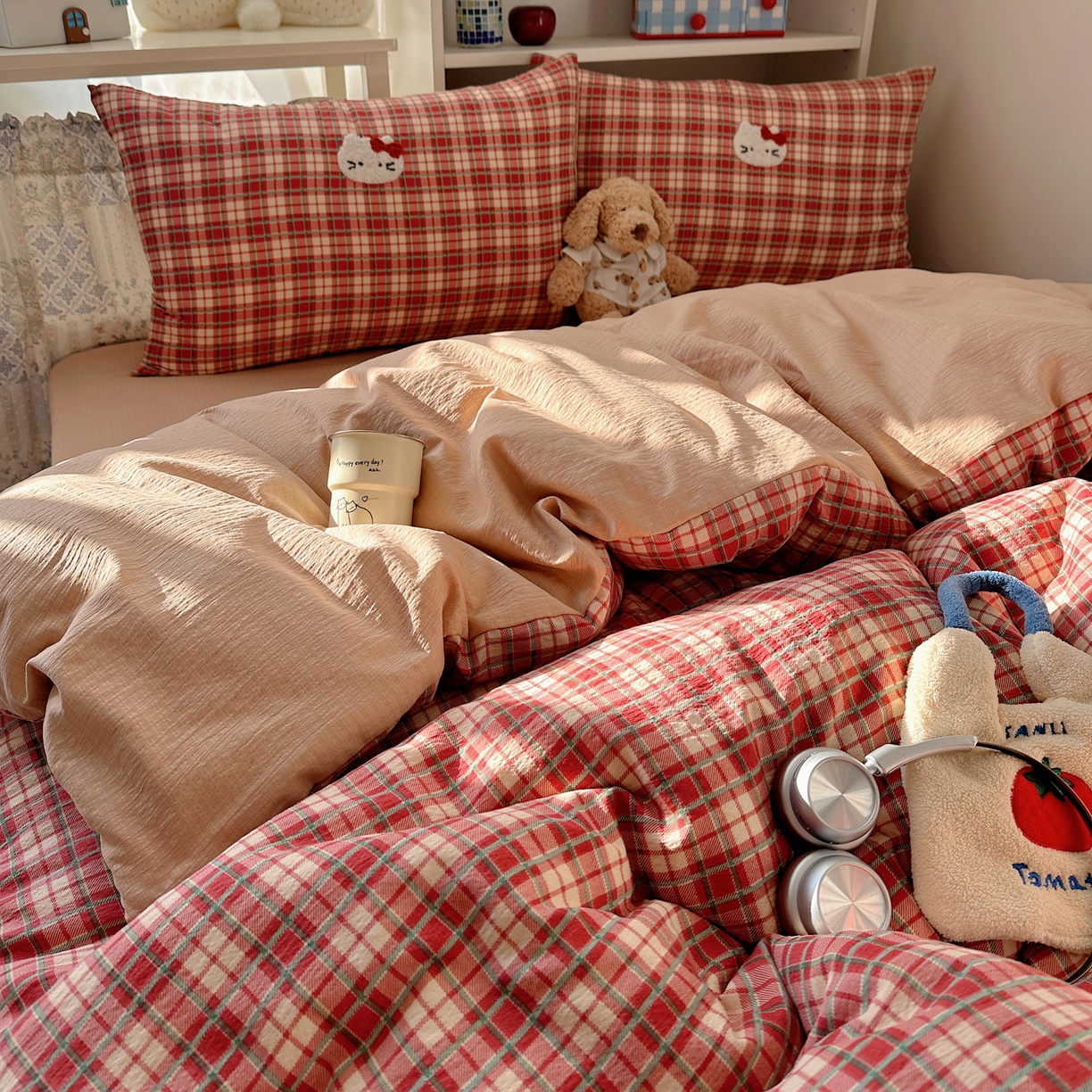 91家纺网 家纺一手货源 找家纺 美乐迪家纺 2026新款云感双层纱毛巾绣四件套 大脸猫